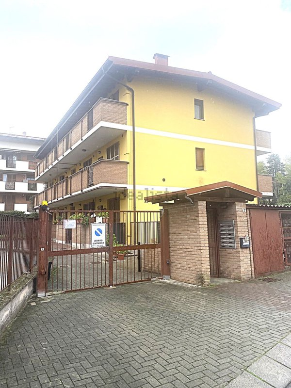 appartamento in vendita a Cesano Boscone in zona Villaggio Giardino