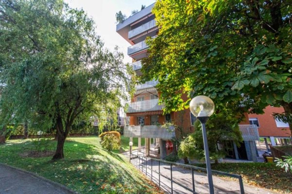 appartamento in vendita a Cesano Boscone in zona Villaggio Giardino