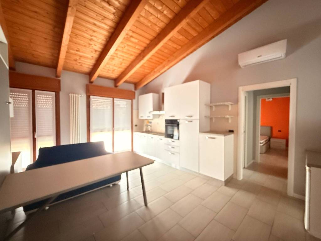appartamento in vendita a Cesano Boscone in zona Villaggio Giardino