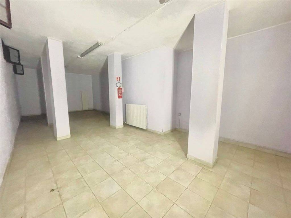 locale commerciale in vendita a Cesate