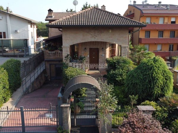 casa indipendente in vendita a Cesate