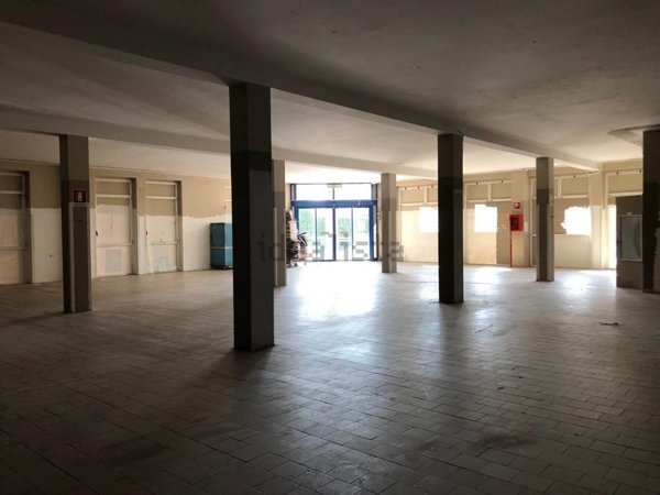 locale di sgombero in vendita a Cesate