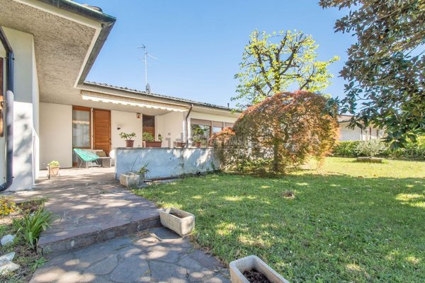 casa indipendente in vendita a Cesate