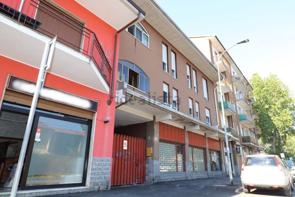 locale commerciale in vendita a Cesate