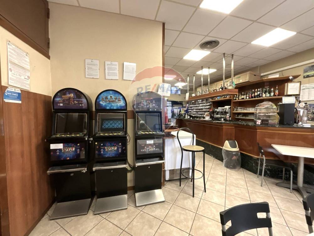 locale commerciale in vendita a Cesate
