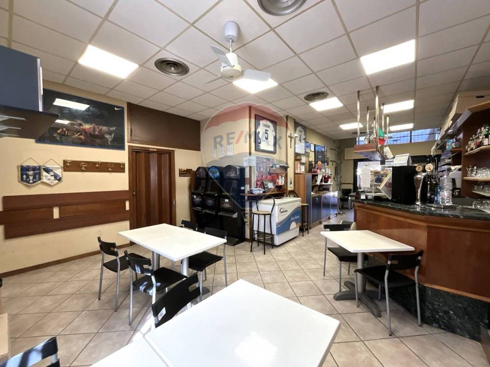 locale commerciale in vendita a Cesate