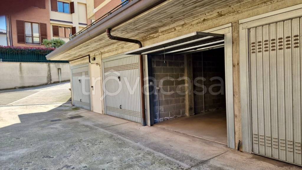 locale di sgombero in vendita a Cesate