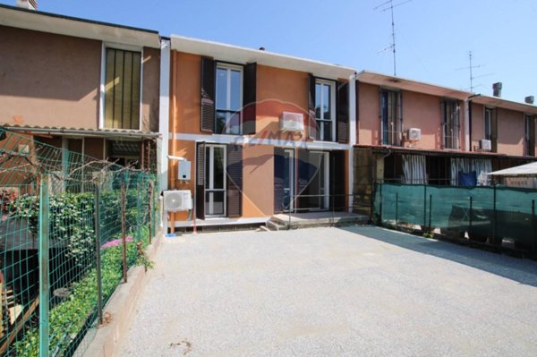 casa indipendente in vendita a Cesate