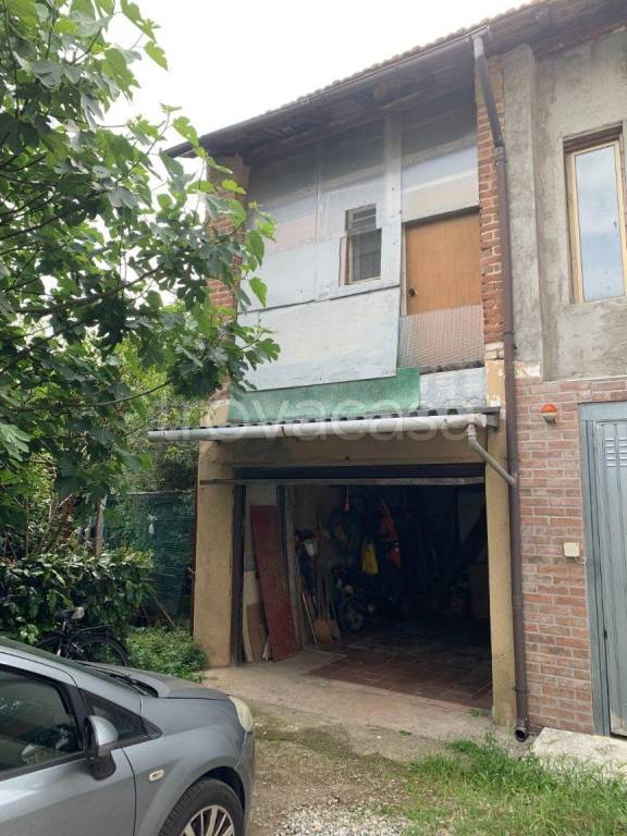 casale in vendita a Cesate
