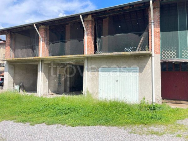 esavano in vendita a Cesate