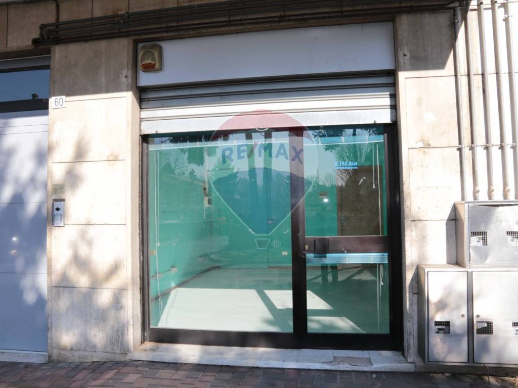 negozio in vendita a Cesate