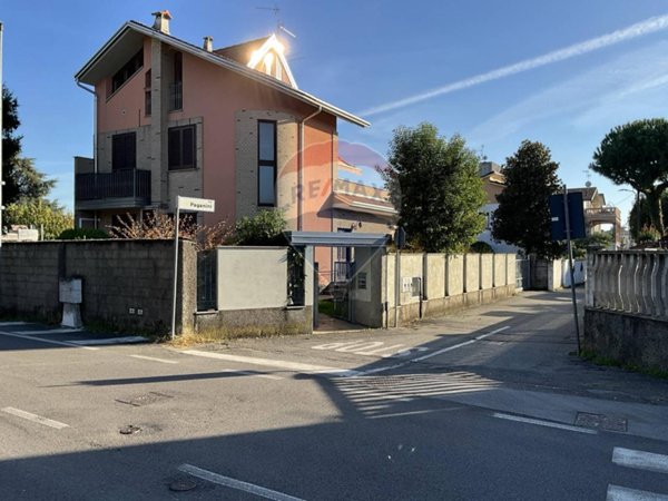 casa indipendente in vendita a Cesate