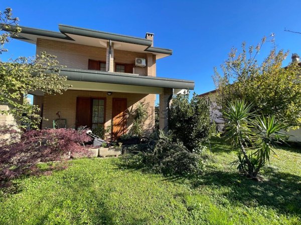 casa indipendente in vendita a Cesate