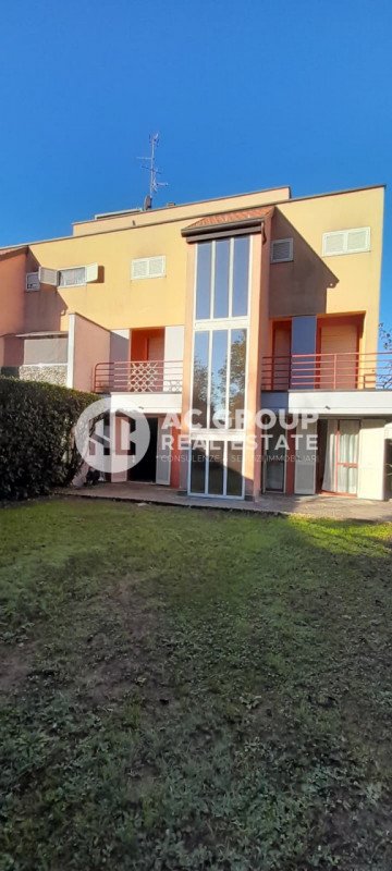 casa indipendente in vendita a Cesate