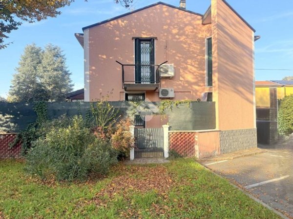 casa indipendente in vendita a Cesate