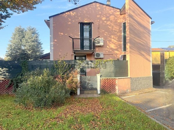 casa indipendente in vendita a Cesate