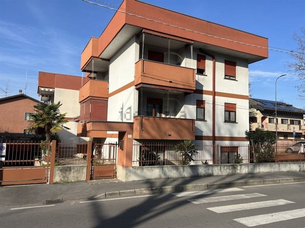 casa semindipendente in vendita a Cesate