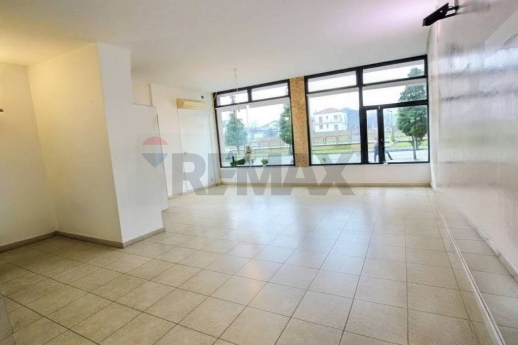 negozio in vendita a Cesate