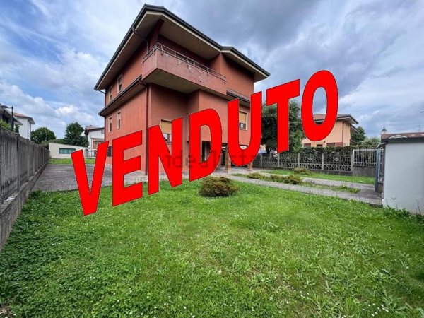 casa indipendente in vendita a Cesate