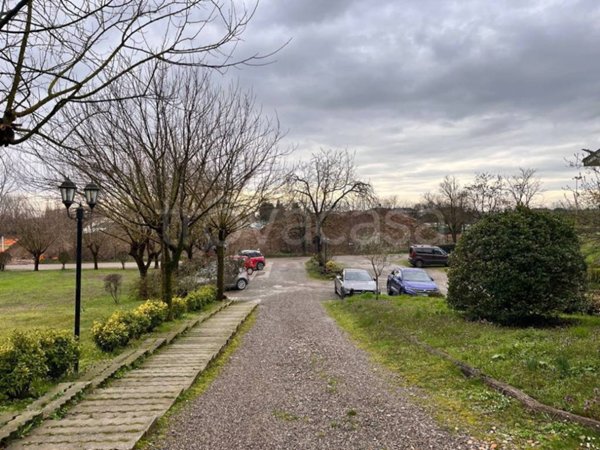 locale commerciale in vendita a Cesate