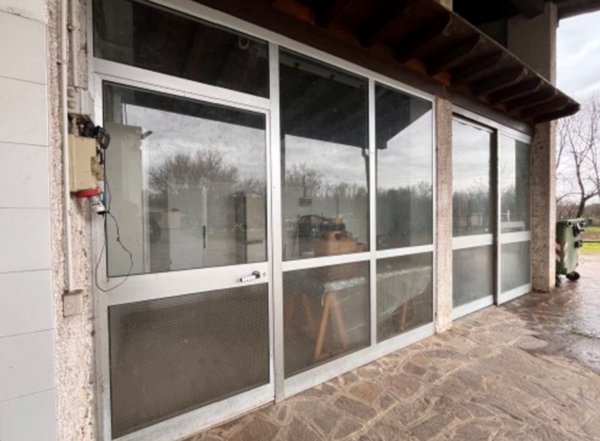 locale commerciale in vendita a Cesate