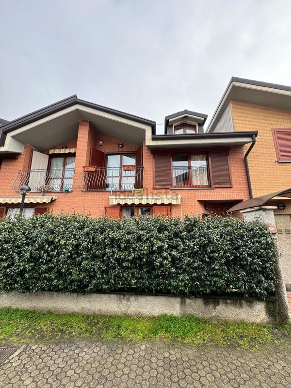 casa indipendente in vendita a Cesate