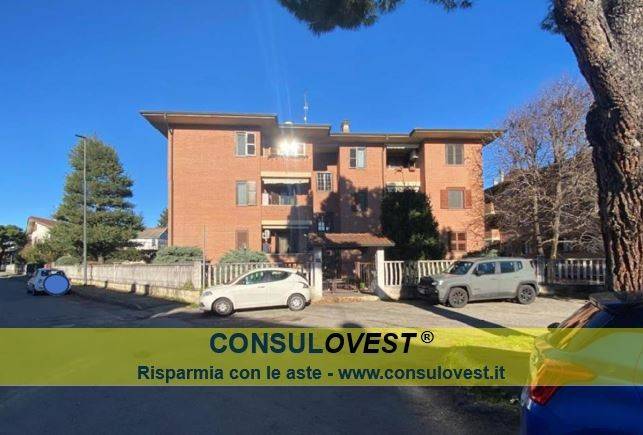 locale commerciale in vendita a Cesate