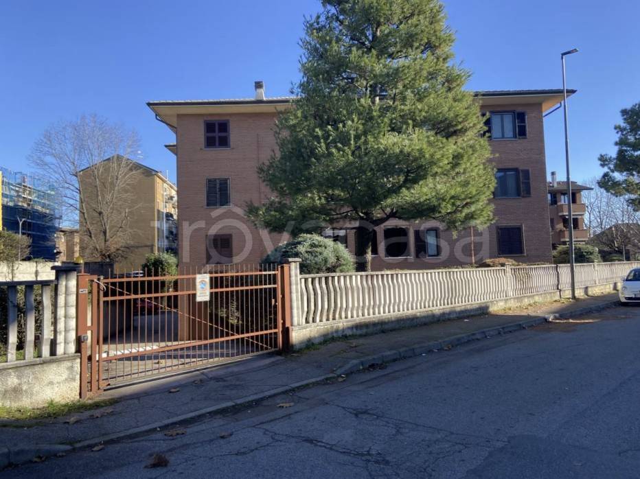 locale commerciale in vendita a Cesate