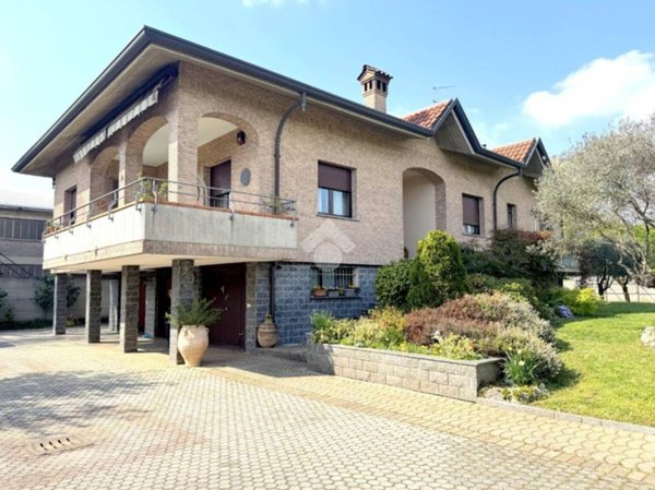 casa indipendente in vendita a Cesate