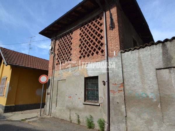 casale in vendita a Cesate
