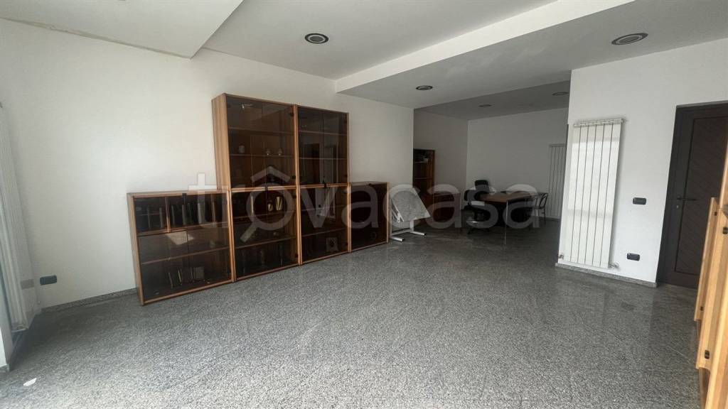 negozio in vendita a Cesate