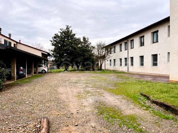 locale commerciale in vendita a Cesate