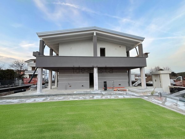 casa indipendente in vendita a Cesate