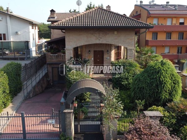 casa indipendente in vendita a Cesate