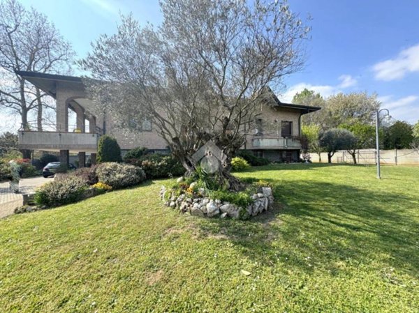 casa indipendente in vendita a Cesate