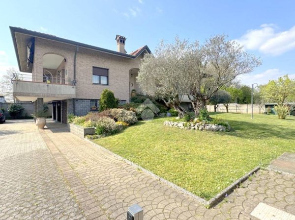 casa indipendente in vendita a Cesate