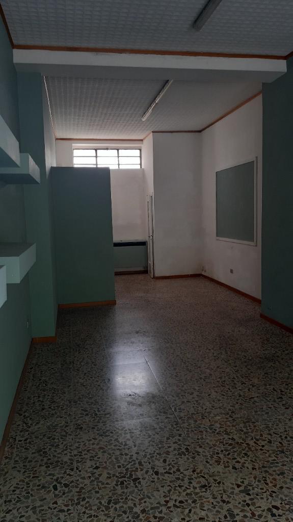 locale commerciale in vendita a Cesate