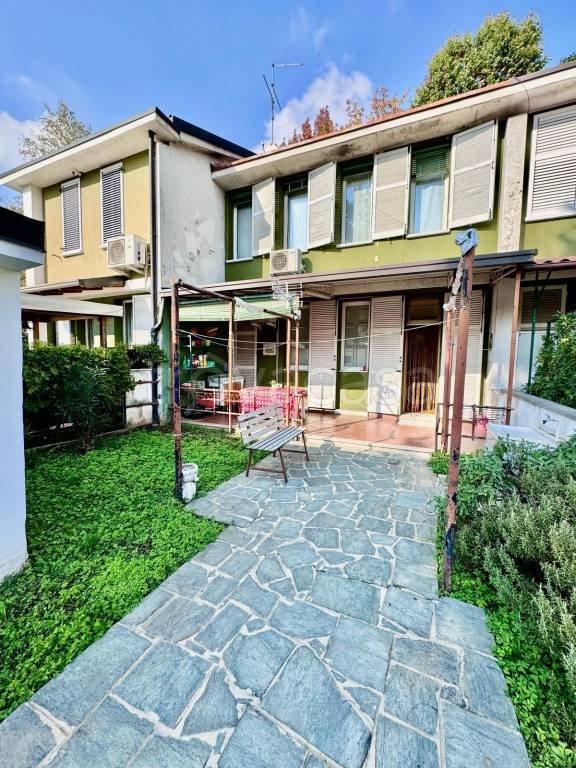 casa indipendente in vendita a Cesate