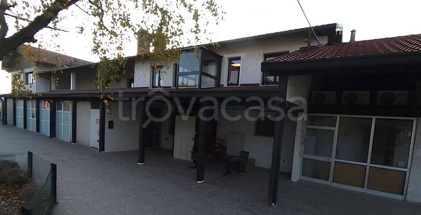 locale commerciale in vendita a Cesate