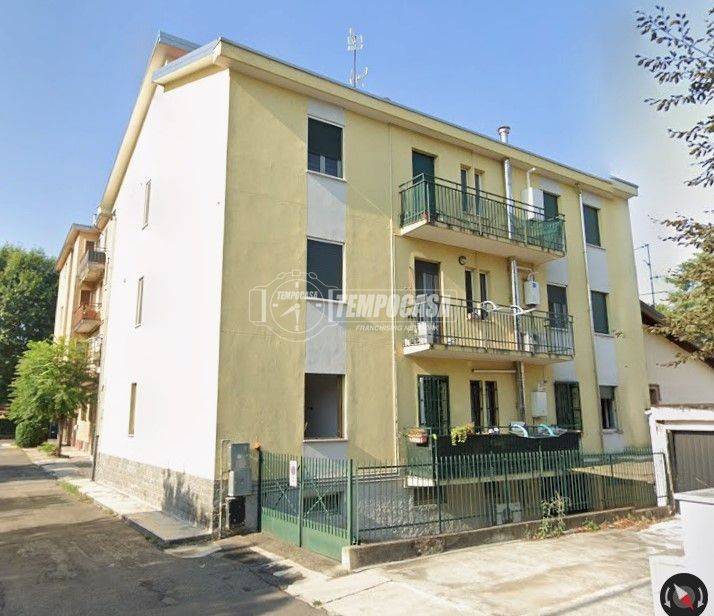 locale di sgombero in vendita a Cesate