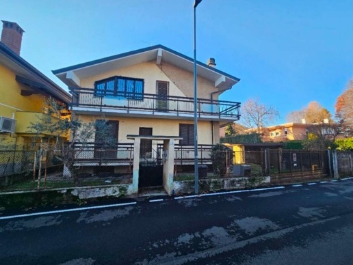 casa indipendente in vendita a Cesate