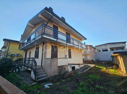 casa indipendente in vendita a Cesate