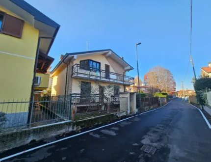 casa indipendente in vendita a Cesate