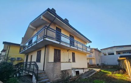 casa indipendente in vendita a Cesate