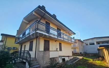 casa indipendente in vendita a Cesate