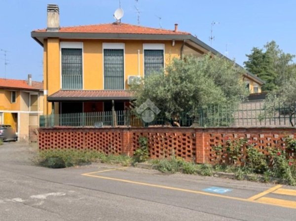 casa indipendente in vendita a Cesate