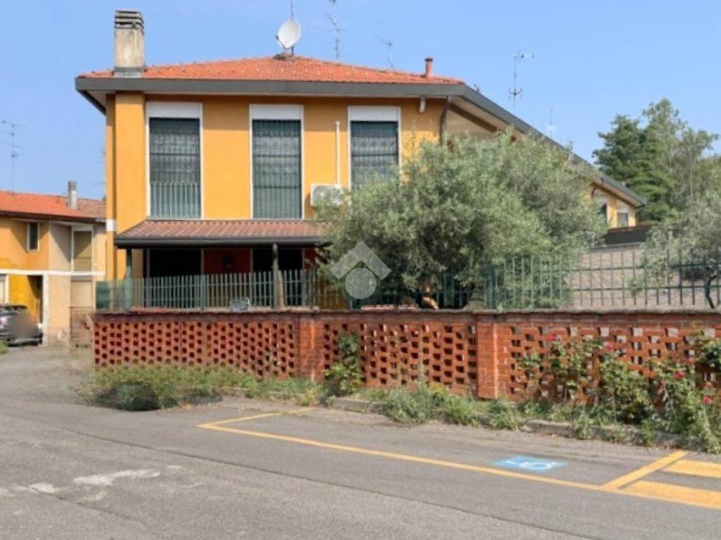 casa indipendente in vendita a Cesate