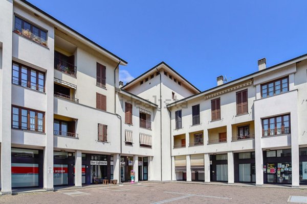 locale commerciale in vendita a Cesate