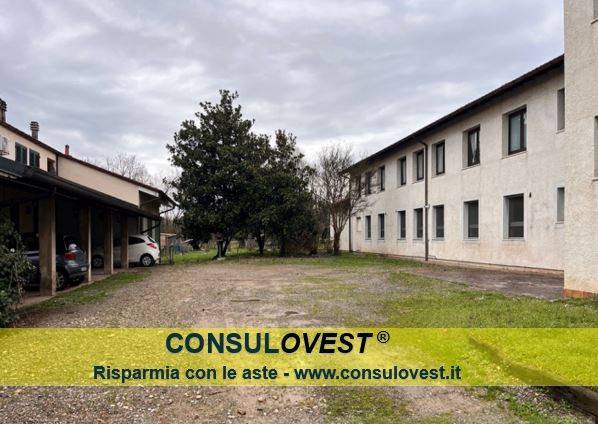 locale commerciale in vendita a Cesate
