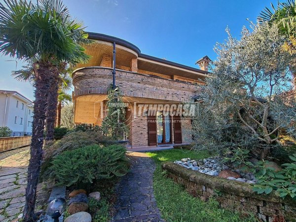 casa indipendente in vendita a Cesate